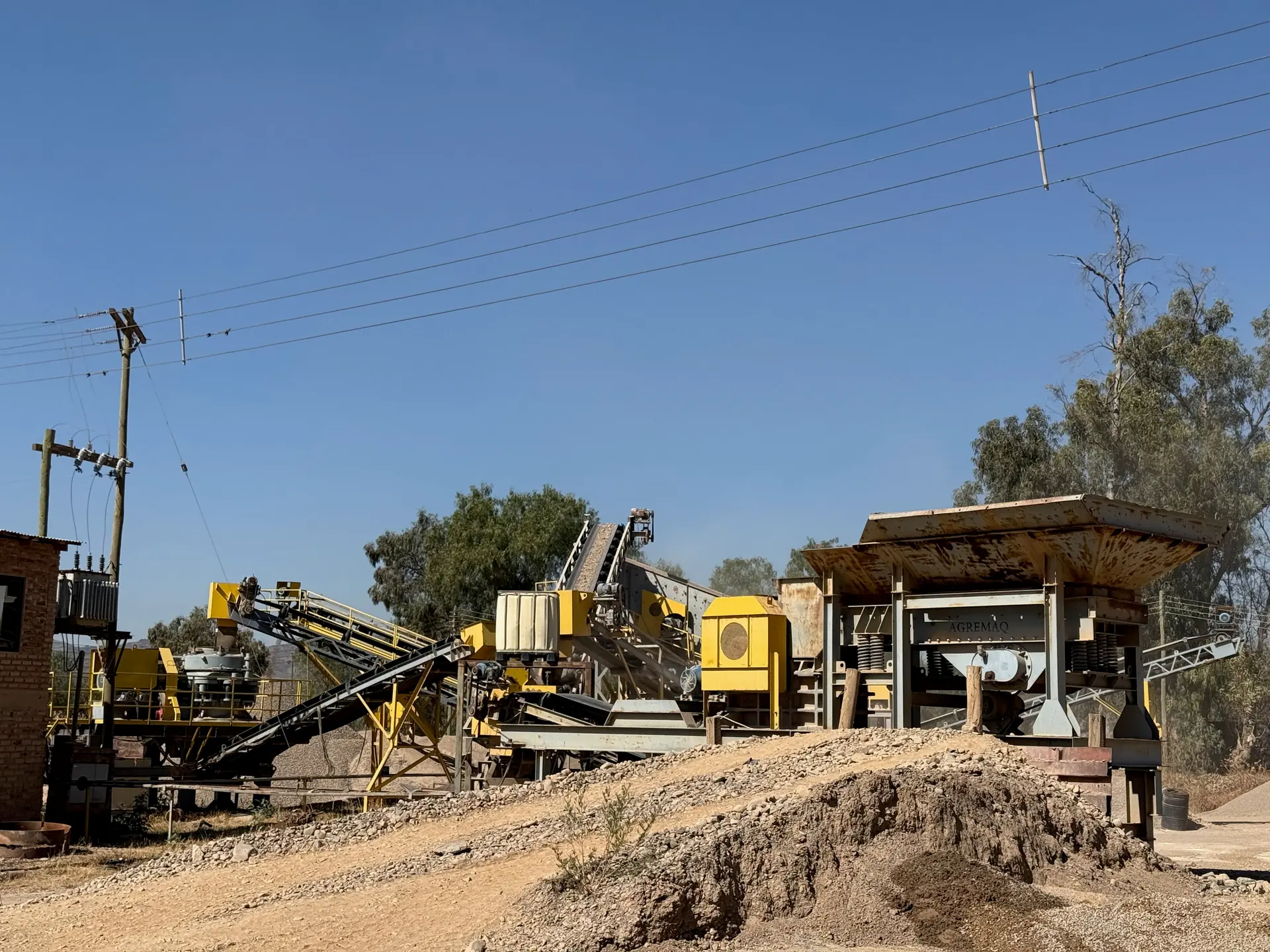 Circuito de trituración de AGREMAQ en plena operación